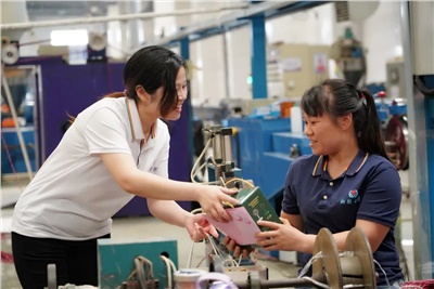 感恩母親 送愛(ài)到崗 | 湘聯(lián)電纜開(kāi)展母親節(jié)關(guān)愛(ài)活動(dòng)！